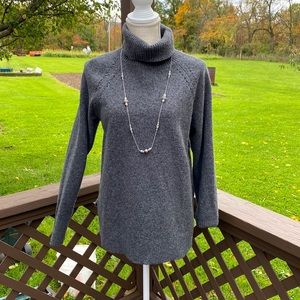 GAP charcoal gray turtleneck sweater